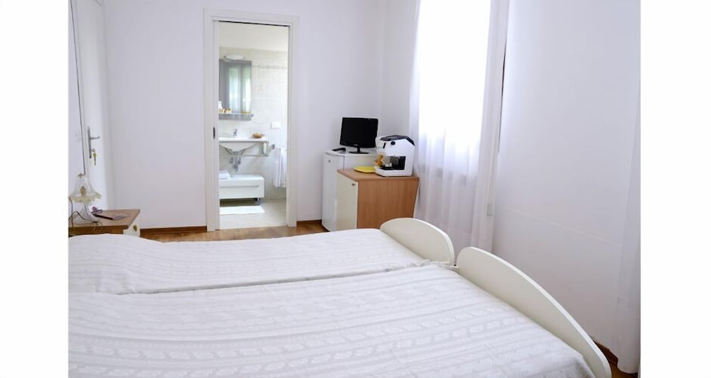 Double or Twin Room, Bathtub photo 3
