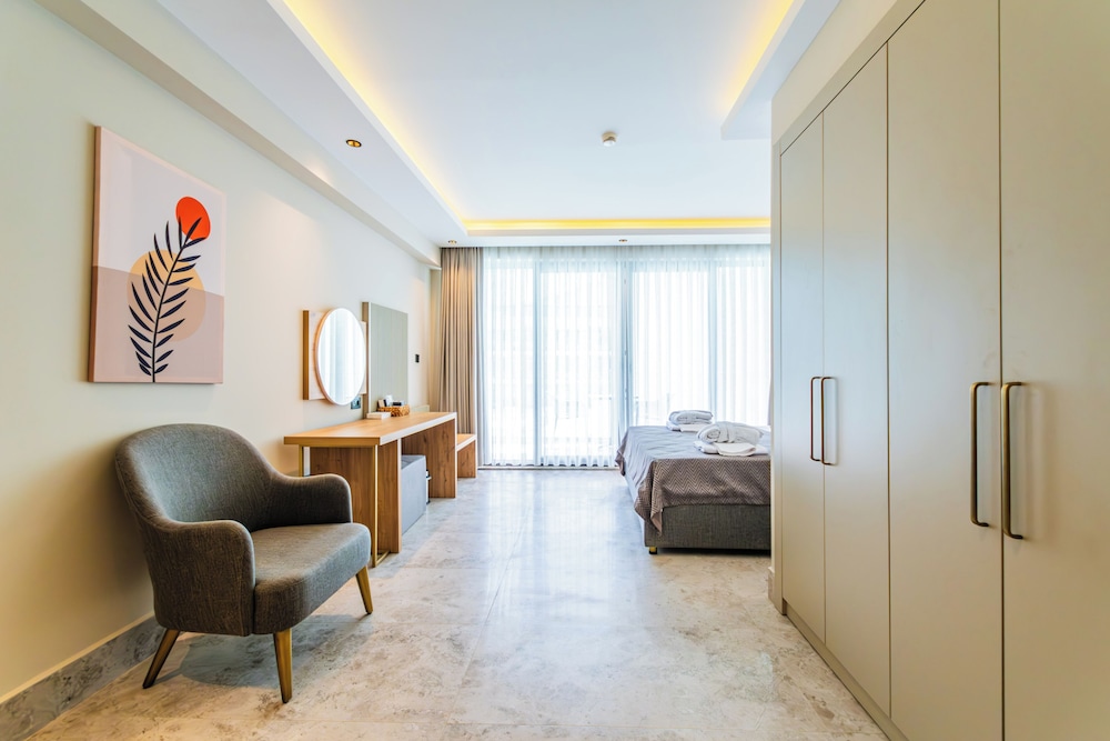Duplex Swimup Suite - Photo 8