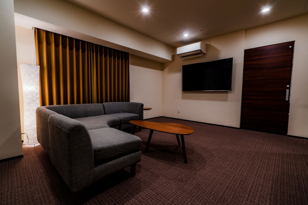 Executive Suite, Multiple Beds - Photo 2