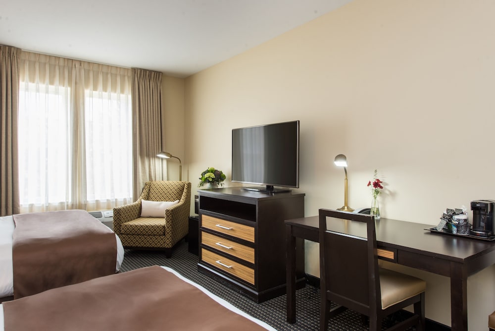 Standard Room, 2 Queen Beds - Photo 3