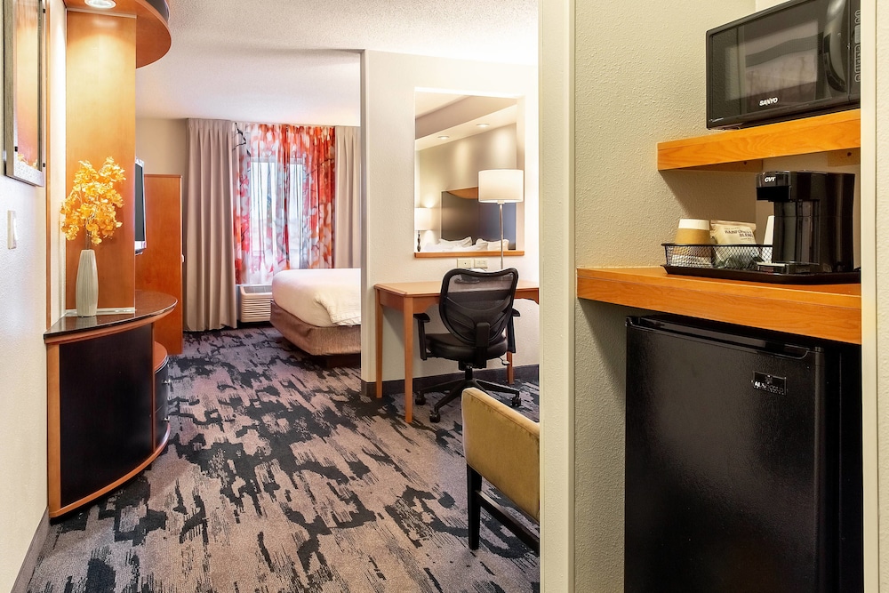 Executive Suite, 1 King Bed with Sofa bed (Mobility/Hearing Access, Roll-In Shwr) photo 3