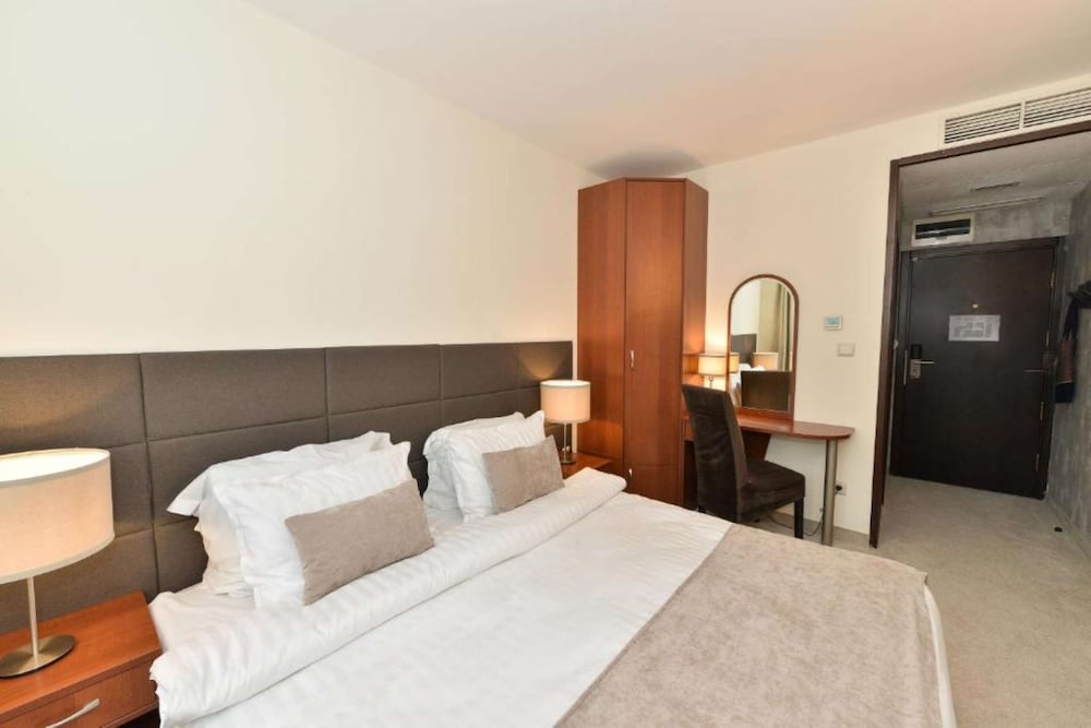 Comfort Room, 1 Double Bed, Non Smoking - Photo 7
