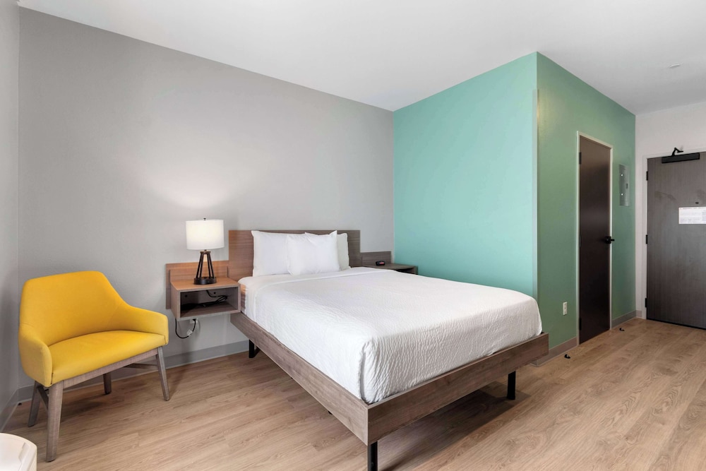 Suite, 1 Queen Bed, Non Smoking - Photo 1