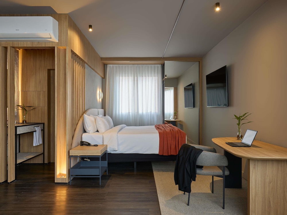 Executive Suite, 1 King Bed - Photo 2
