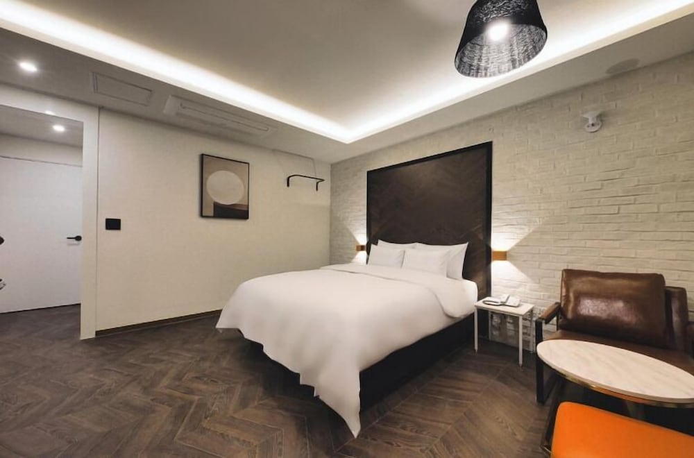 Deluxe Room - Photo 8
