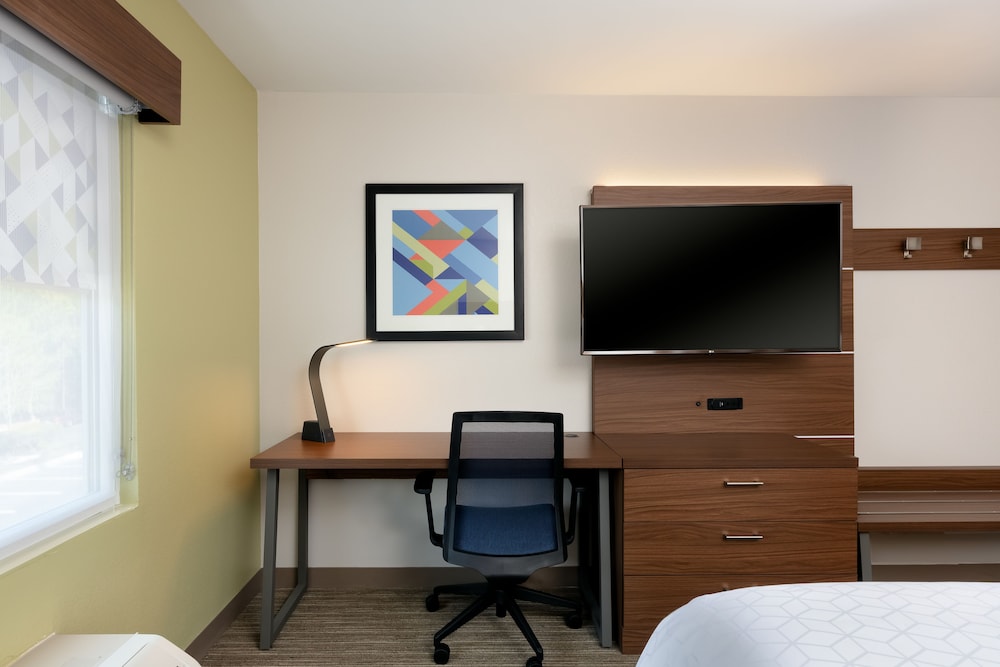 Suite, 1 King Bed - Photo 3
