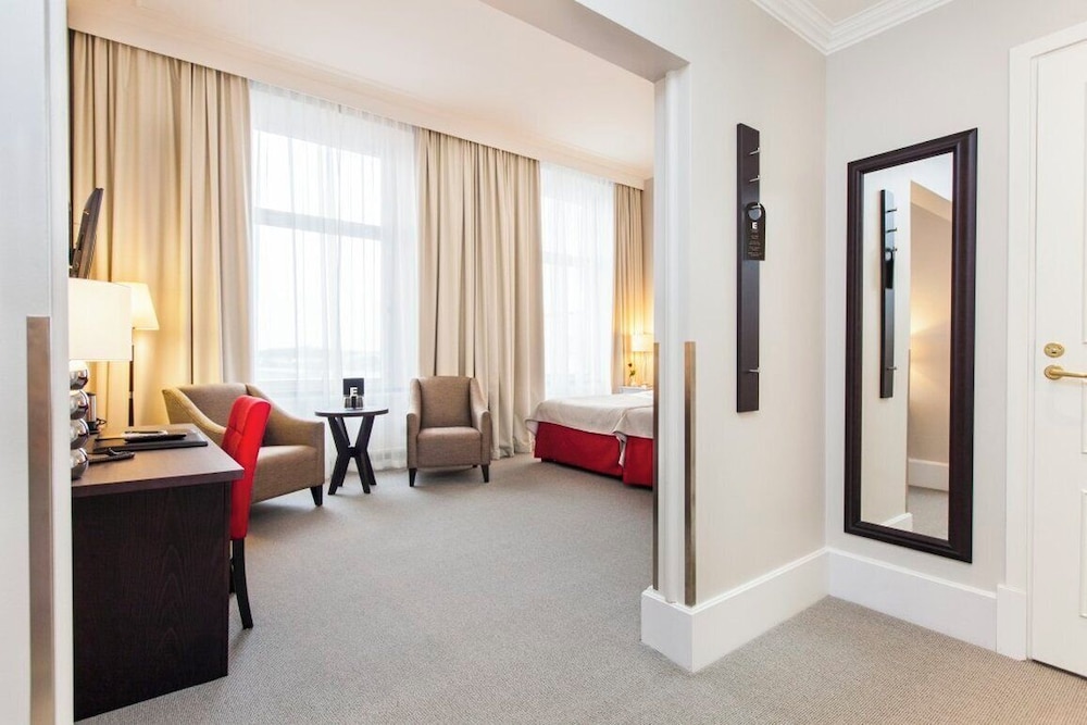 Deluxe Room - Photo 6
