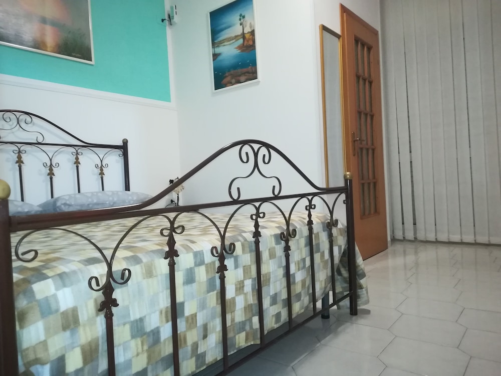 Basic Quadruple Room photo 3