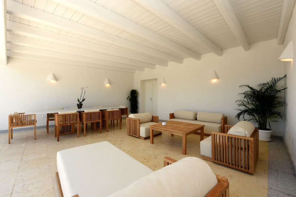 Suite, Pool View