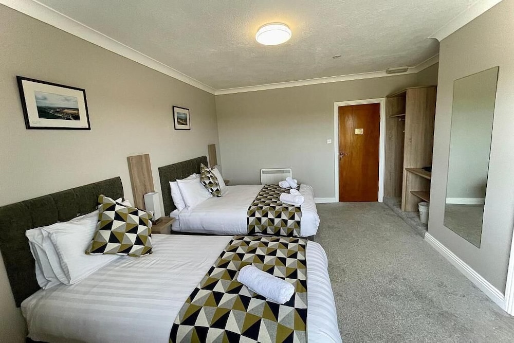 Double & Single room ensuite photo 1