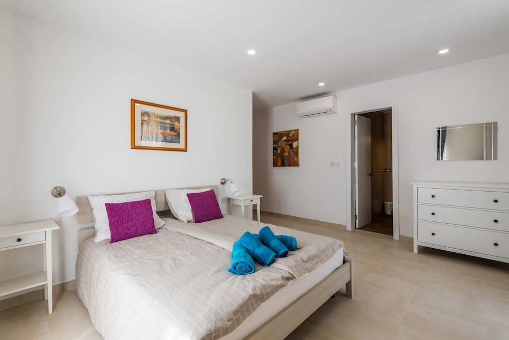 Family Apartment, 2 Bedrooms, Sea View photo 1