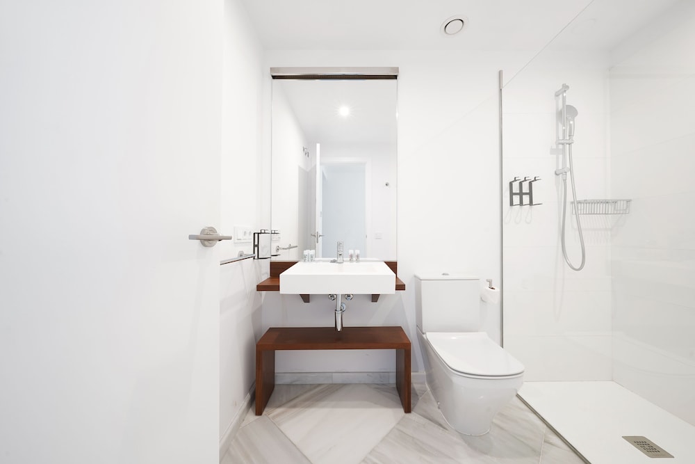3 Bedroom Apartment - Photo 17