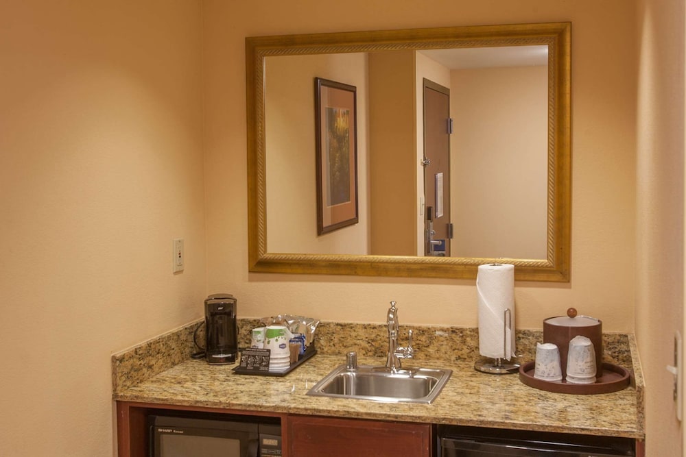 One Bedroom Suite, Two Double Beds, Non-Smoking photo 1