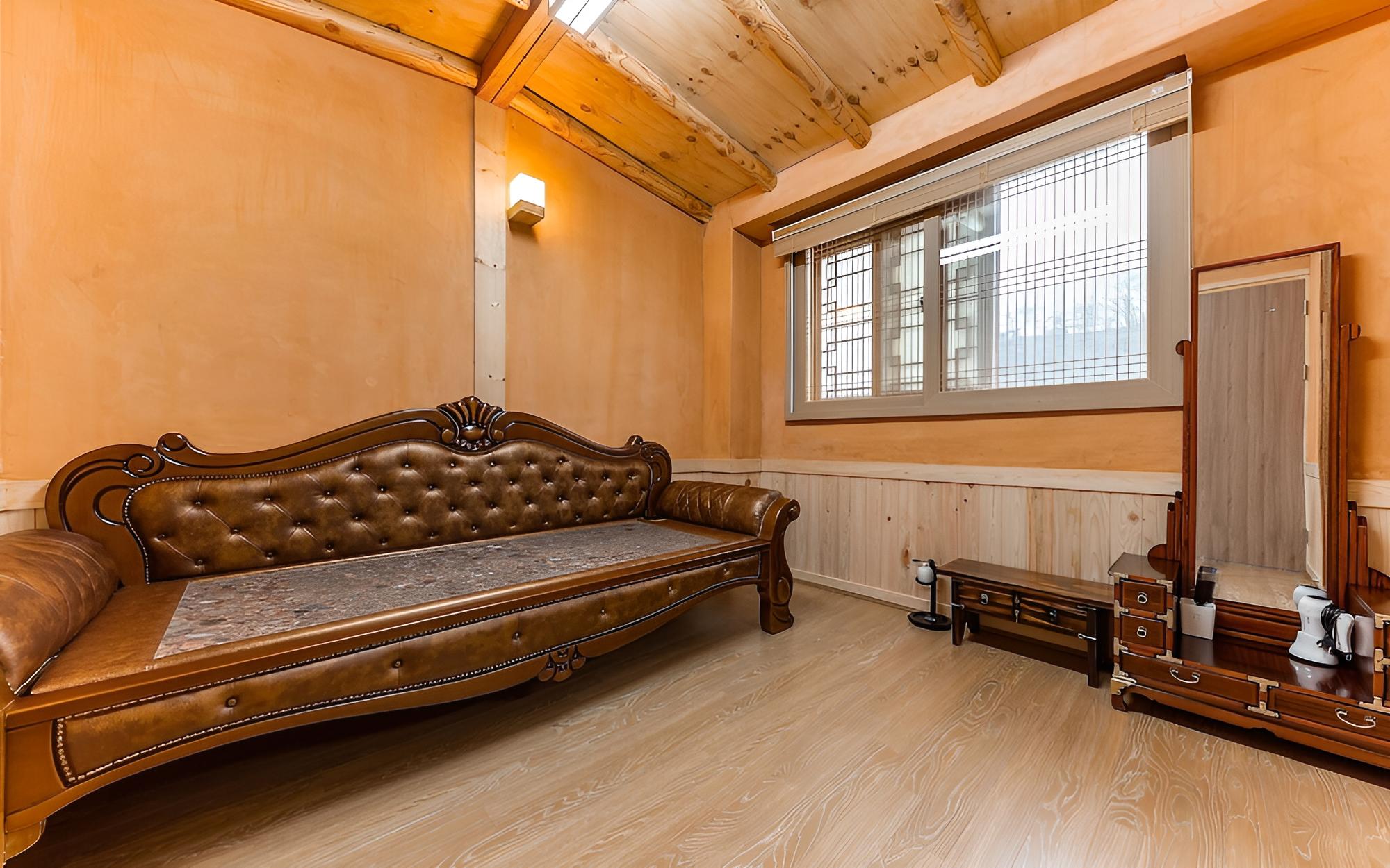 Room (Family Room (2 rooms Ondol Cypress Be) - Photo 3
