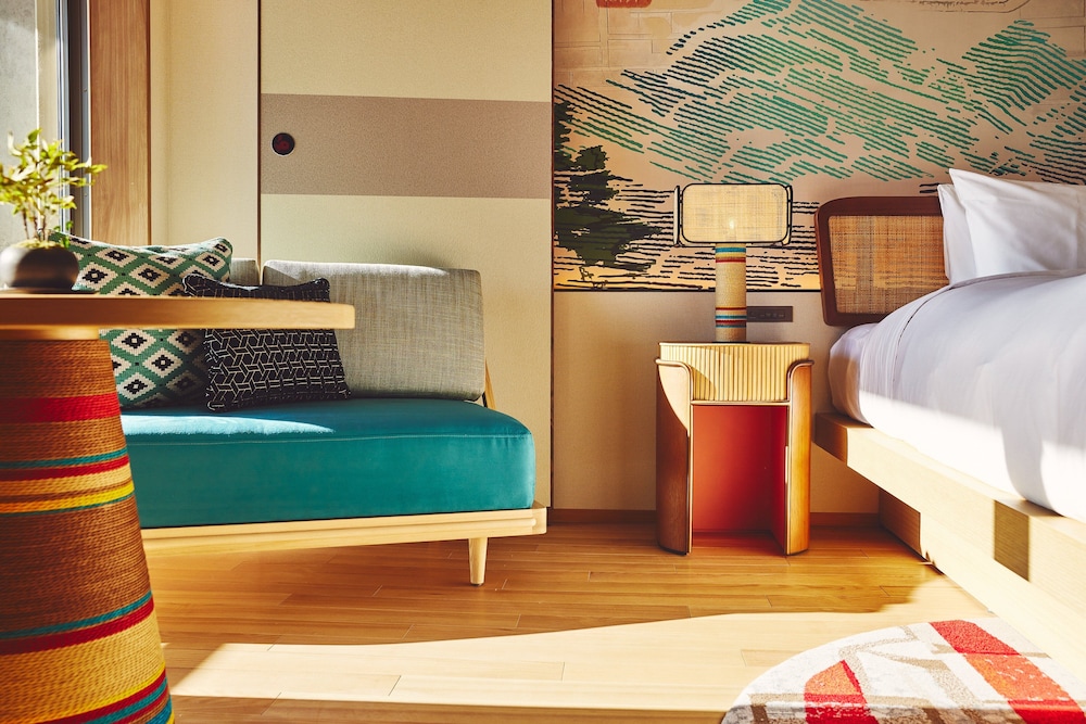 Standard Room, 1 King Bed (Furnished Balcony) - Photo 1