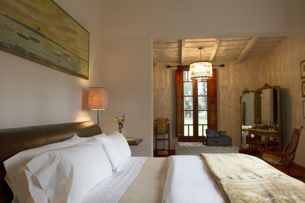 Double Room, 1 King Bed, Private Bathroom (Estanciera) photo 1
