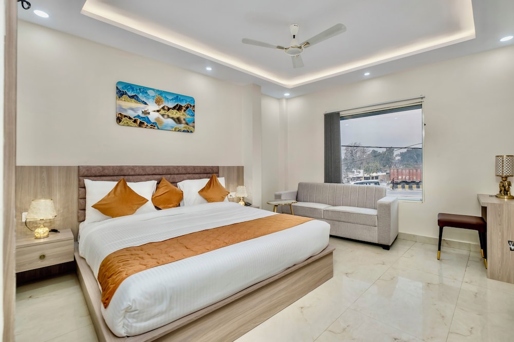 Superior Double Room, City View