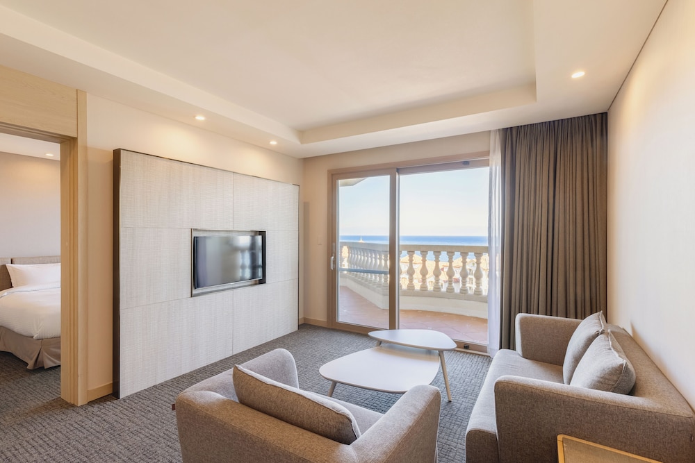 [Hotel] Deluxe Suite (No Kitchen/Ocean View/Double)