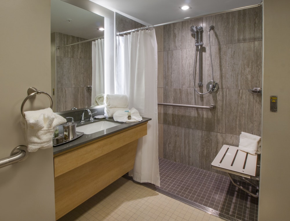 Room, 2 Queen Beds, Accessible photo 3