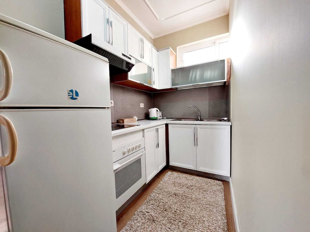 Signature Apartment, 1 Queen Bed, City View photo 2
