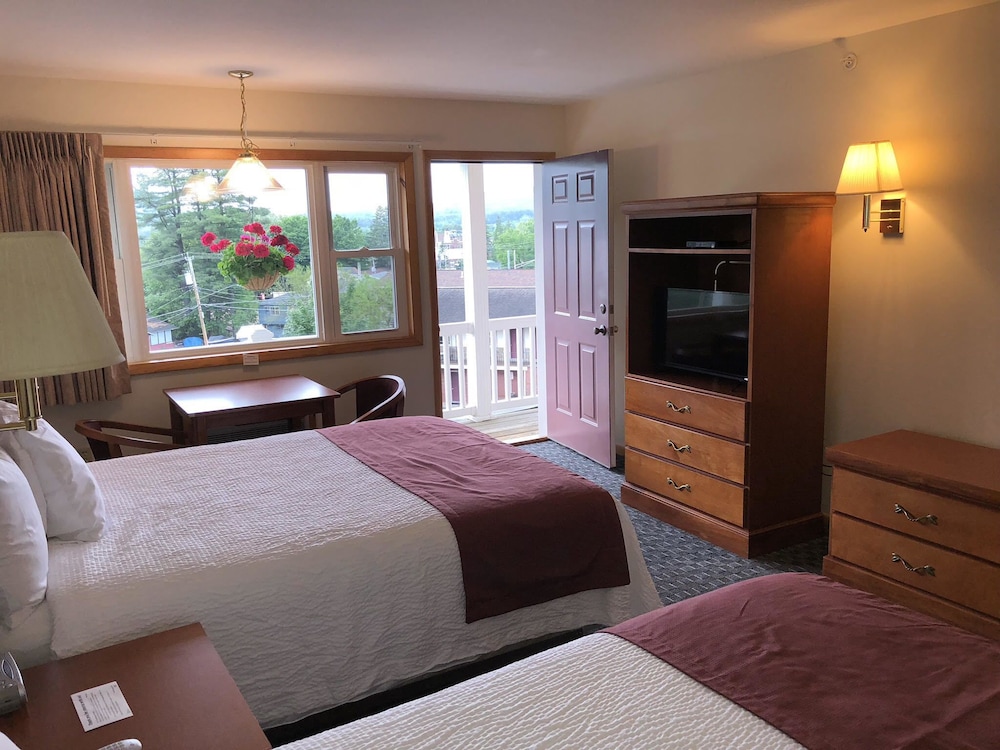 Premium Room, 2 Queen Beds, Non Smoking, Lake View photo 2