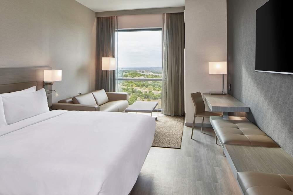 Room, 1 King Bed (Hearing Accessible) - Photo 2