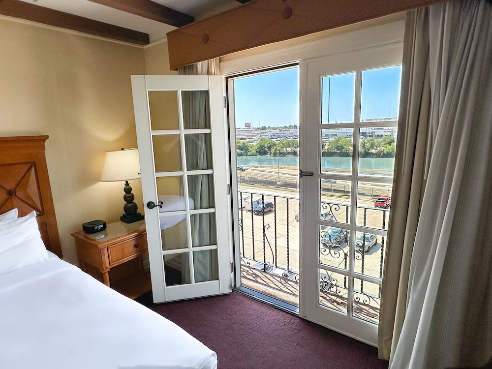 Suite, 1 King Bed with Sofa bed, River View - Photo 5