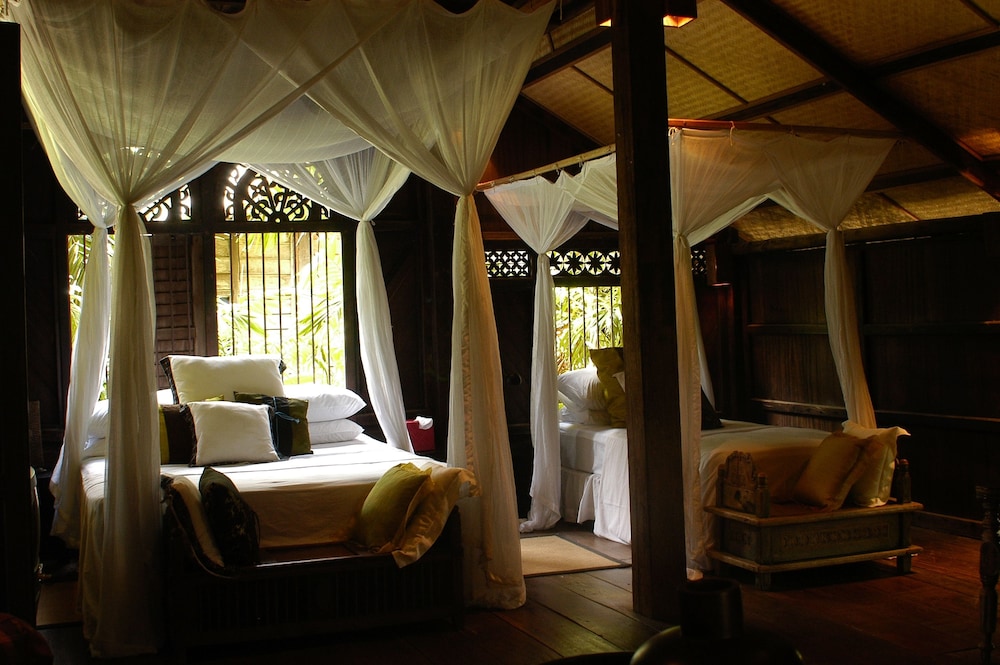 Villa (Black Coral) - Photo 1