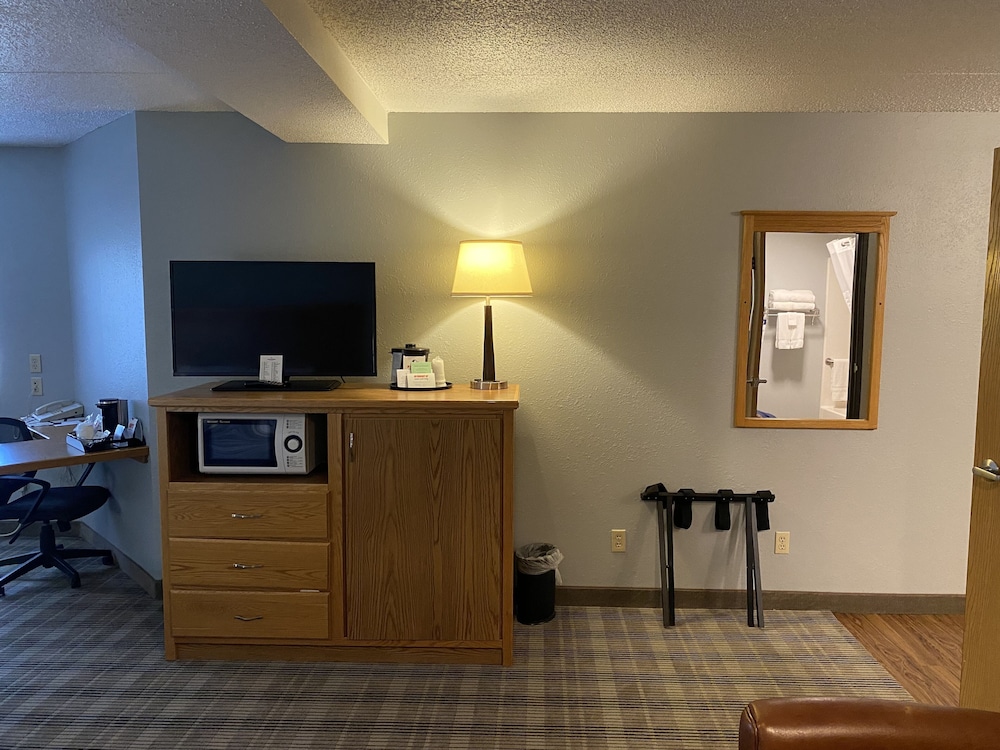 Suite, Multiple Beds, Non Smoking - Photo 3