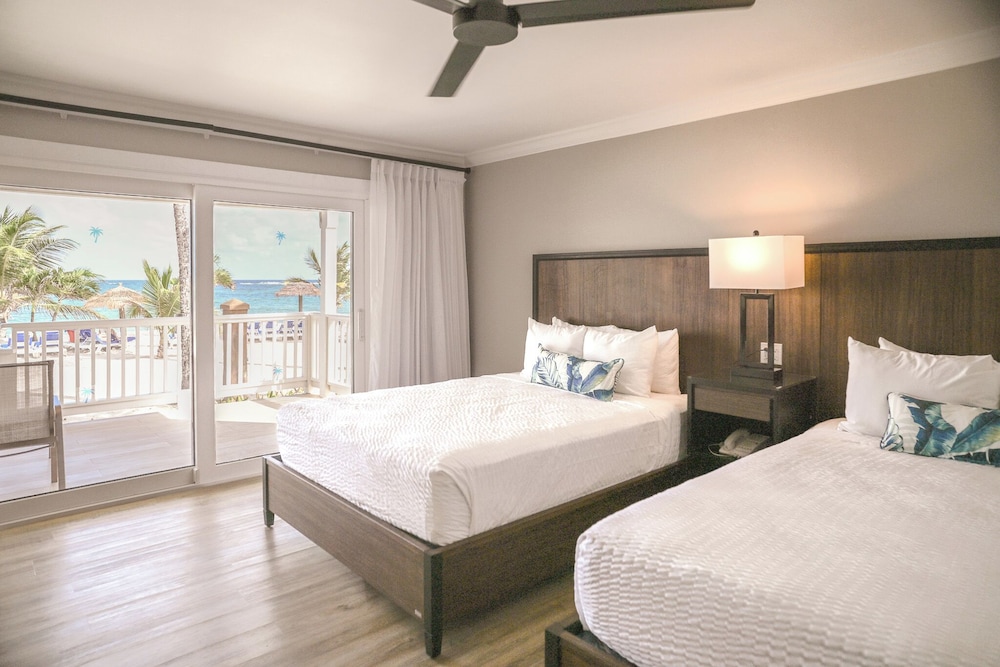 Room, 2 Queen Beds, Beachfront photo 1