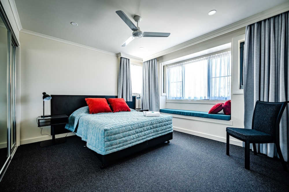 2 Bedroom Upstairs