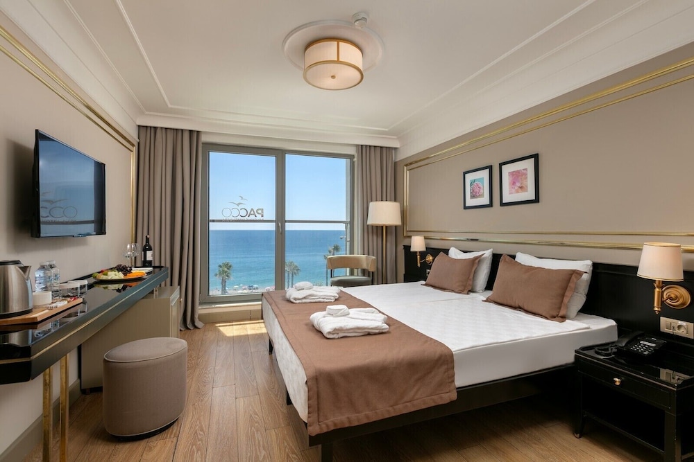 Deluxe Room with Sea View