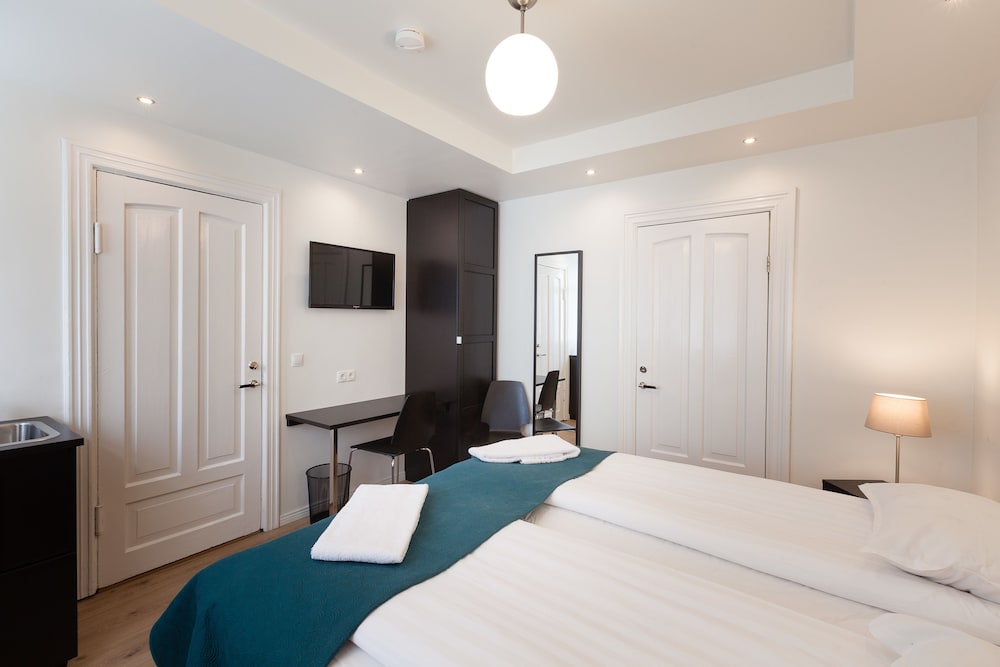Double Room, Private Bathroom - Photo 5