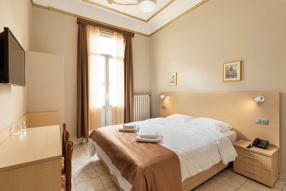 Standard Double Room - Photo 3