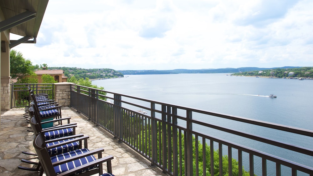 King Lakeview with Balcony - Photo 9