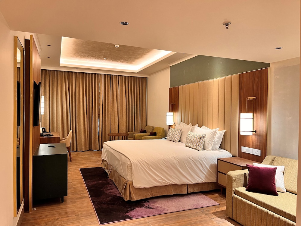 Premium Room, 1 King Bed, Balcony