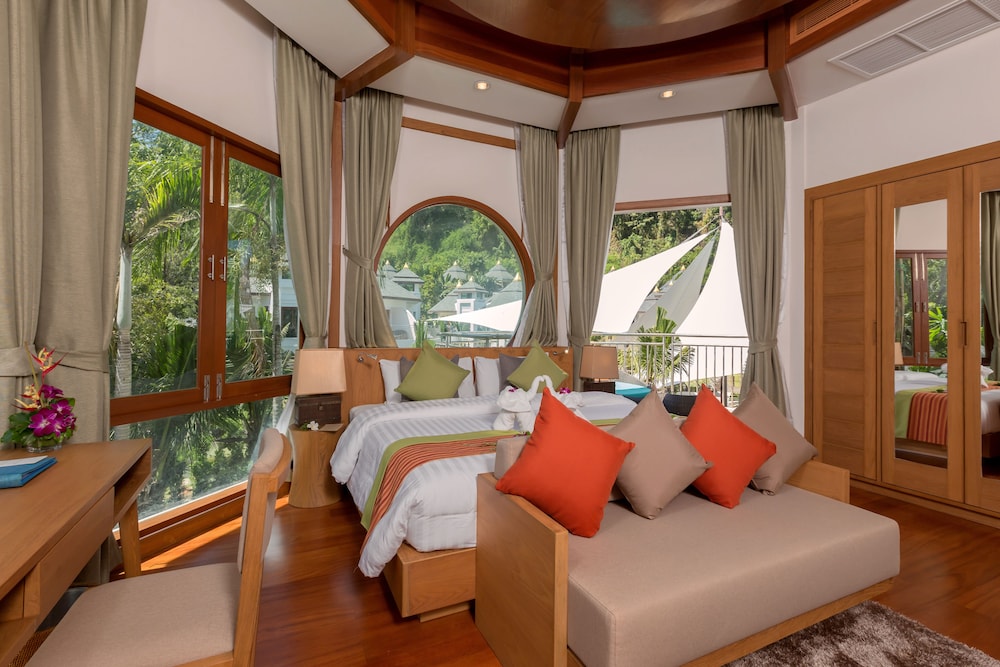 Luxury Grand Pool - Photo 2