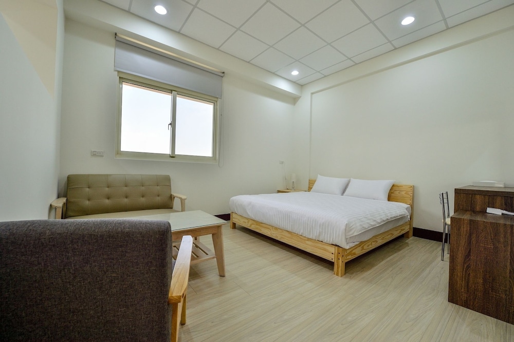 Standard Room, Multiple Beds, Non Smoking photo 2