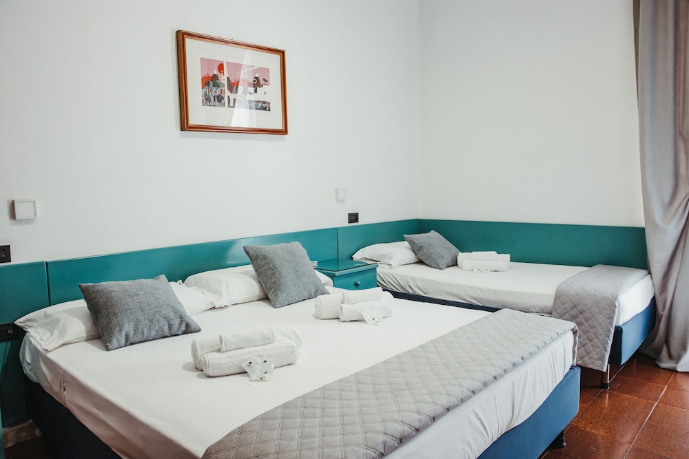Standard Triple Room photo 2