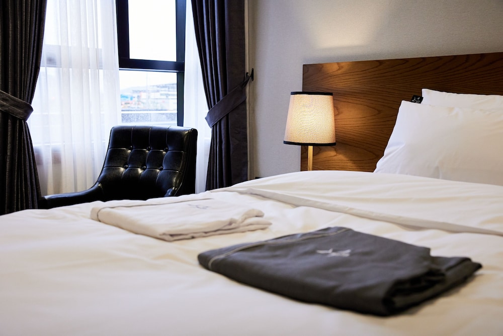 Corner Suite - Photo 5