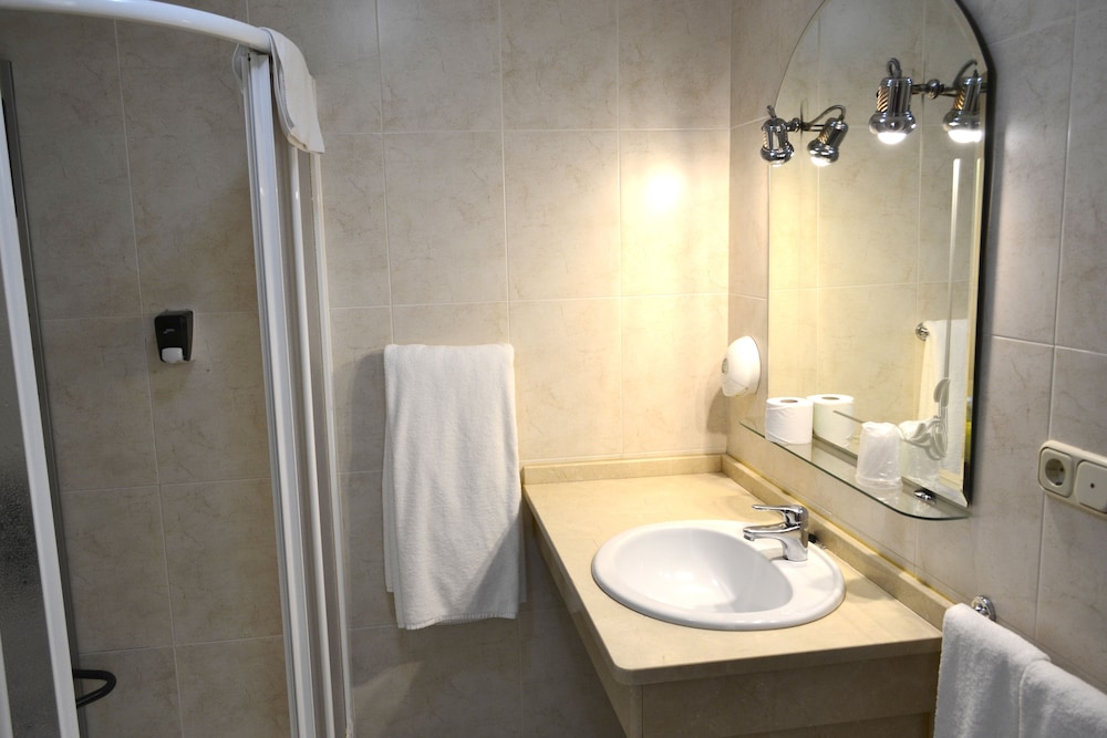 Superior Double Room, Partial Sea View - Photo 4