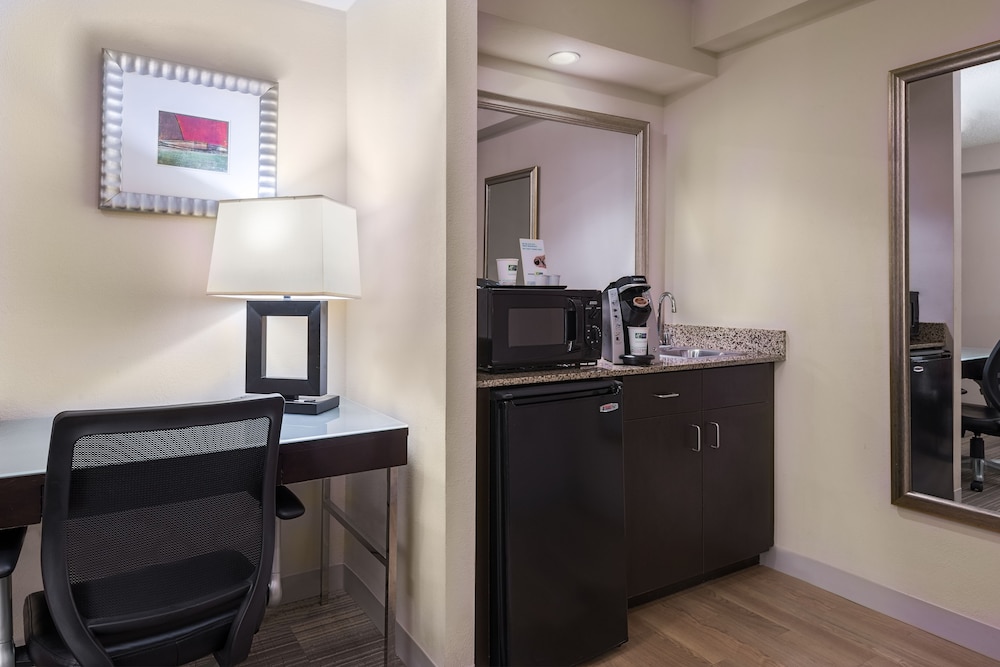 Suite, 1 King Bed (Additional Living Area) - Photo 2