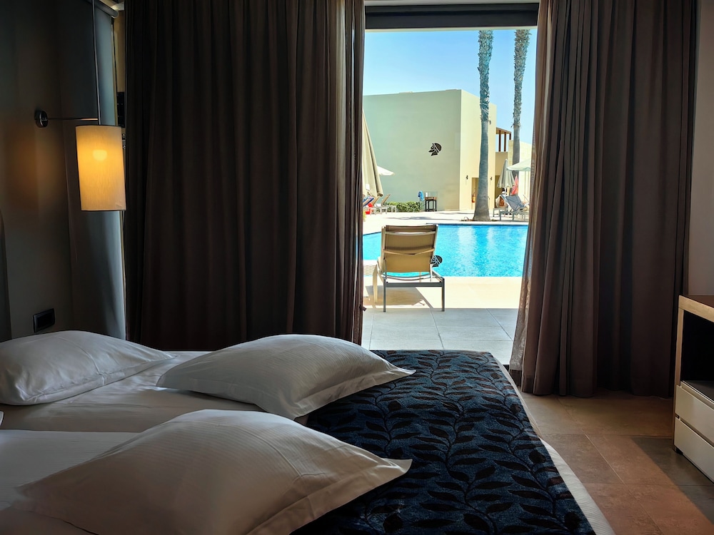 Executive Suite with Two Bedrooms Swim-up with Sharing Pool - Photo 1