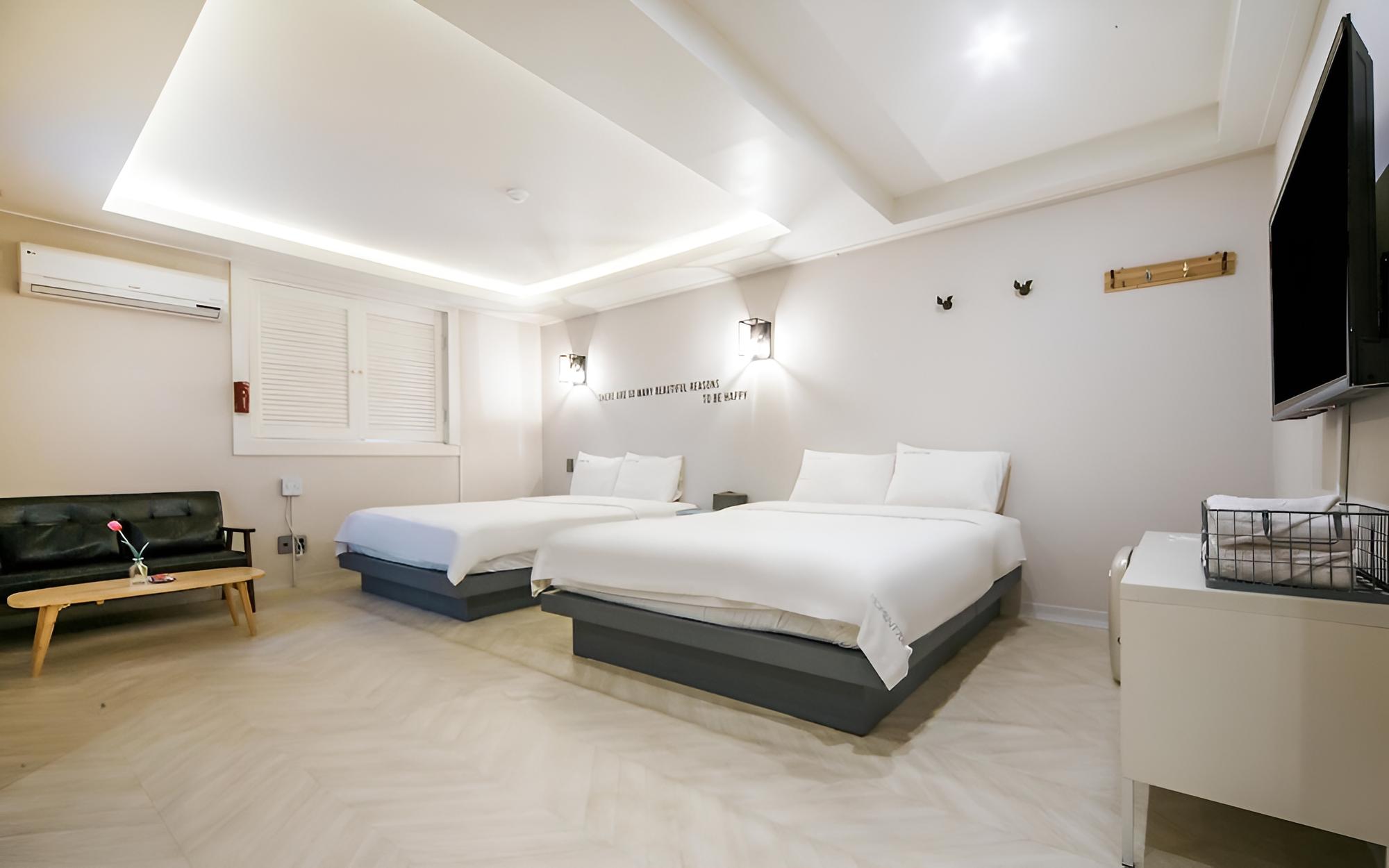 Room (Family (non-smoking double + double N) - Photo 7