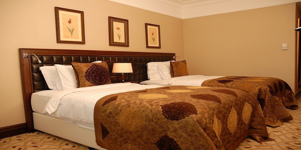 Standard Room, 2 Twin Beds, Club Lounge Access photo 1