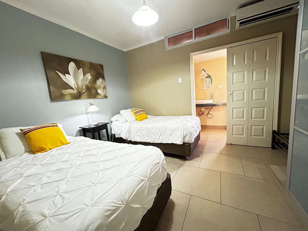Apartment, 2 Bedrooms - Photo 1