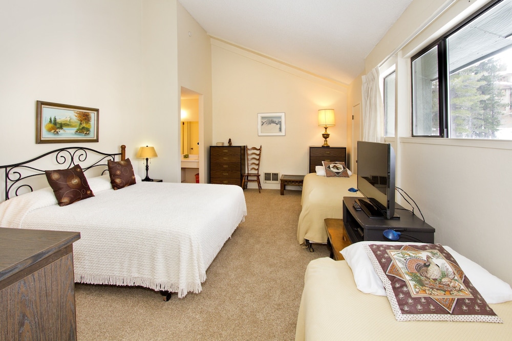 Condo, 2 Bedrooms photo 2