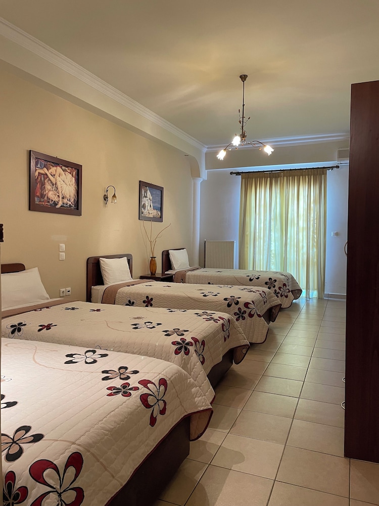 Classic Quadruple Room photo 1