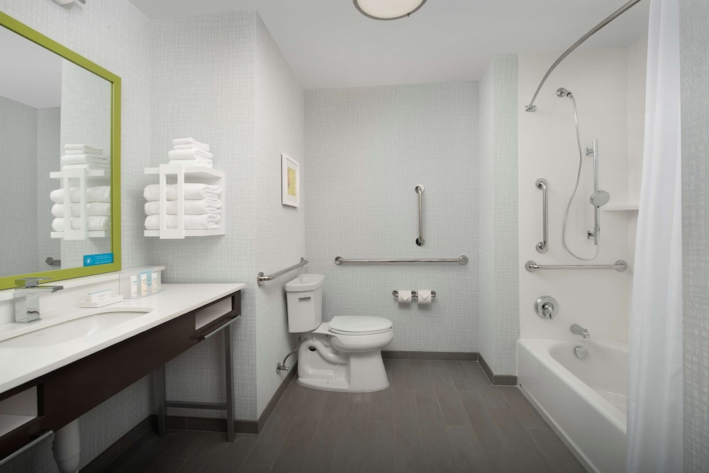 Suite, 1 King Bed, Accessible, Bathtub (Refrigerator) - Photo 7