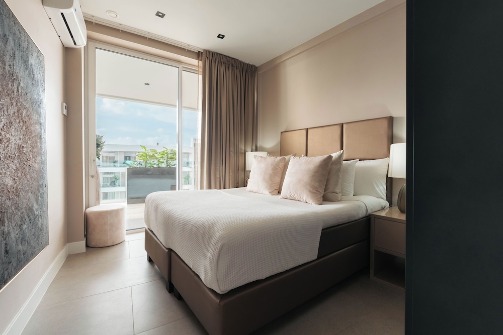 Luxury Apartment, 4 Bedrooms, Ocean View, Oceanfront